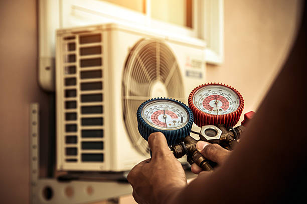 Professional Ac Installation technician working in Gainesville, VA